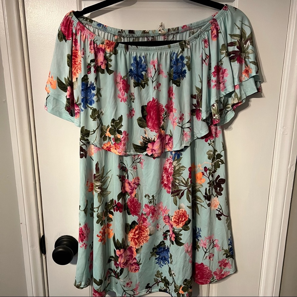 EUC - Off the shoulder floral blouse sz LG/XL